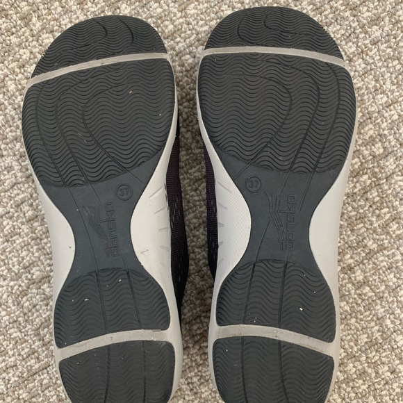 Dansko Hayes Suede Like New! - Picture 4 of 5